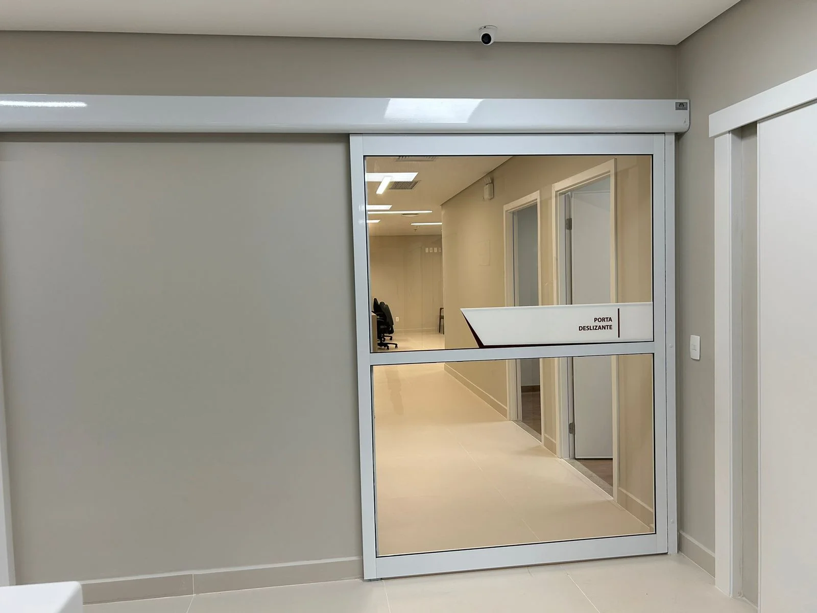 Porta automática deslizante